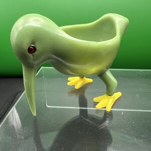 Fun Vintage KIWI BIRD green Plastic egg cup Hong Kong